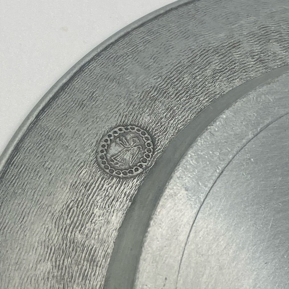 Vtg Pewter Floral Flowers Image Wall Hanging Plate Wall Art Decor Italy 7.5” - Picture 3 of 5